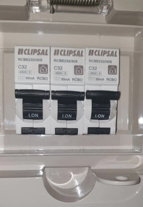 Portable Power board adapter 32 Amp 3 phase 5 pin to 6 x 240v RCBO 15A outlets