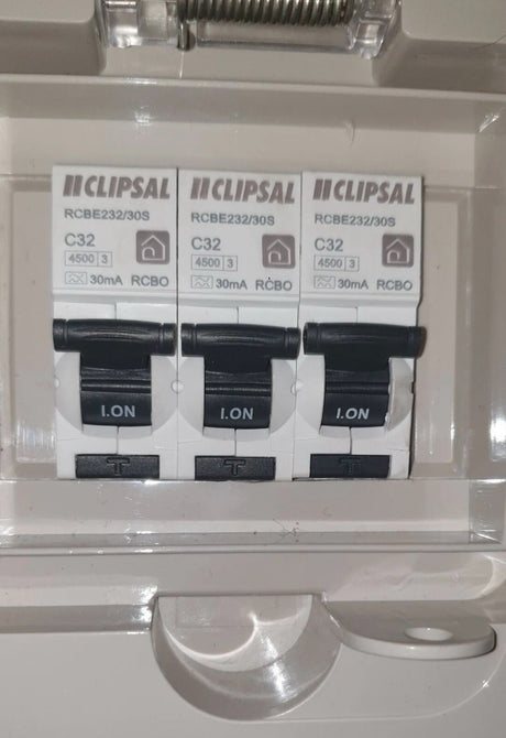 Portable Power board adapter 10 Amp 3 phase 5 pin to 6 x 240v RCBO 10A outlets